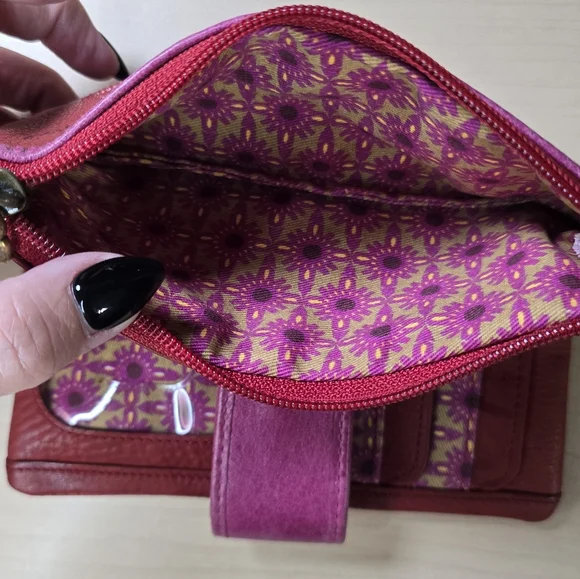 Fossil Rose Appliqué Leather Bi-Fold Wallet in Burgundy Pink - Picture 12 of 12